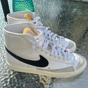 Nike Blazers 7.5 Mid 77